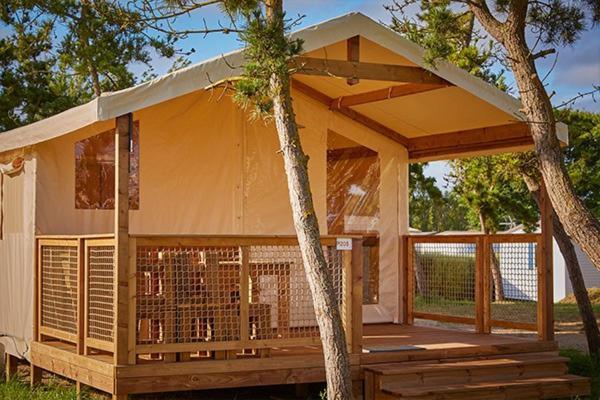 Camping Chateau De Galaure Chateauneuf-de-Galaure Exterior foto